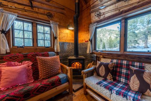 Pioneer Guest Cabins – Photos 5