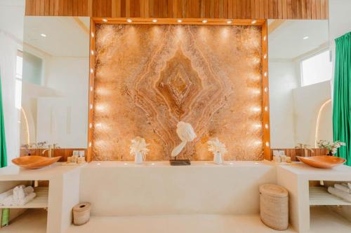 a bathroom with a tub and two sinks at Villa Cella Bella Ubud in Ubud