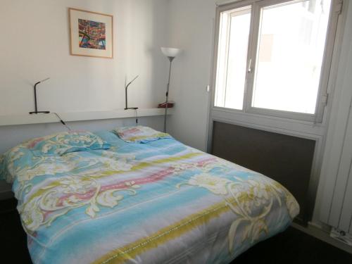 Appartement Arcachon, 2 pièces, 4 personnes - FR-1-374-10にあるベッド