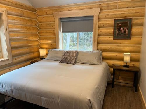 Posteľ alebo postele v izbe v ubytovaní Clear creek cabin