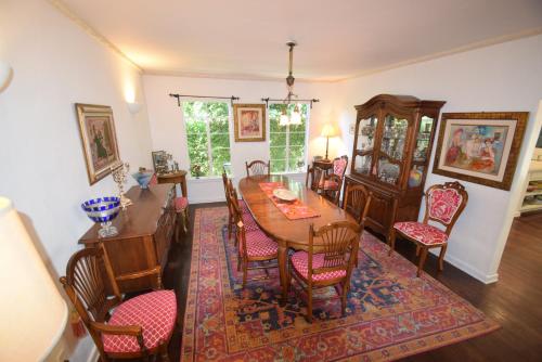 a dining room with a table and chairs at Beverly Hills Celebrity Home in Los Angeles