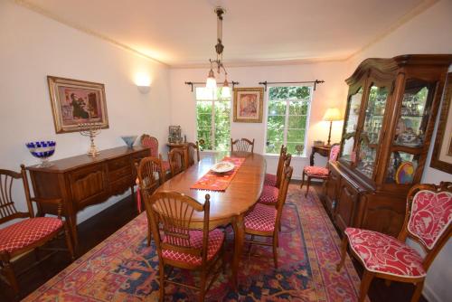 a dining room with a wooden table and chairs at Beverly Hills Celebrity Home in Los Angeles