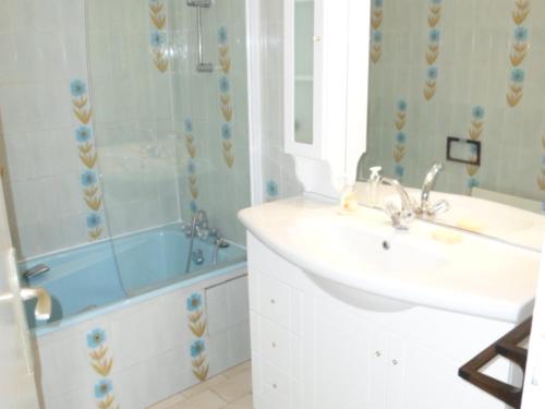 a bathroom with a sink and a bath tub at Appartement Les Sables-d'Olonne, 3 pièces, 6 personnes - FR-1-197-185 in Les Sables-d'Olonne