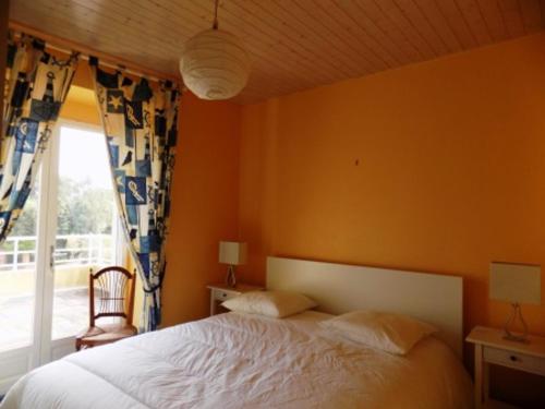 a bedroom with a white bed and a window at Appartement Saint-Brevin-les-Pins, 3 pièces, 4 personnes - FR-1-364-47 in Saint-Brevin-les-Pins