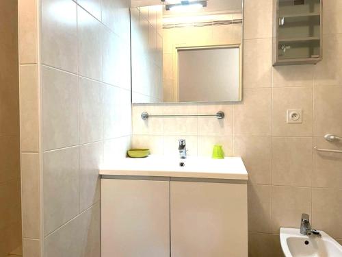 a bathroom with a sink and a mirror at Appartement Confortable à Soorts-Hossegor avec Terrasse, Parking et Wifi Inclus - FR-1-239-944 in Soorts-Hossegor