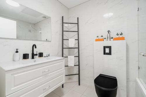 Modern 2BR Idelson Street By Holiday Rentals