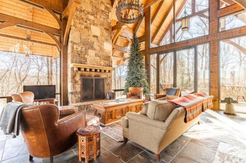 Brevard Luxury Cabin – Photos 2