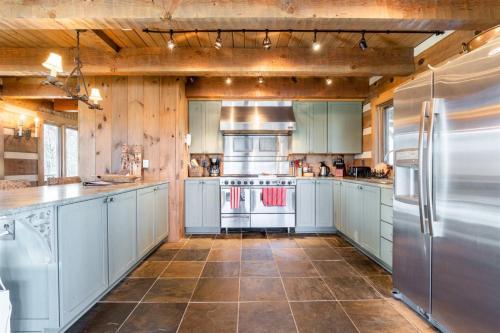 Brevard Luxury Cabin – Photos 4