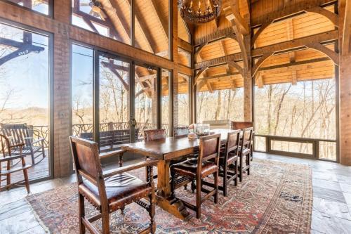 Brevard Luxury Cabin – Photos 5
