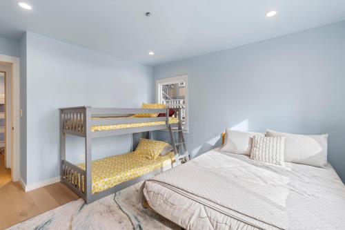 Upscale Cabin for Large Groups Perfect Getaway – Photos 5