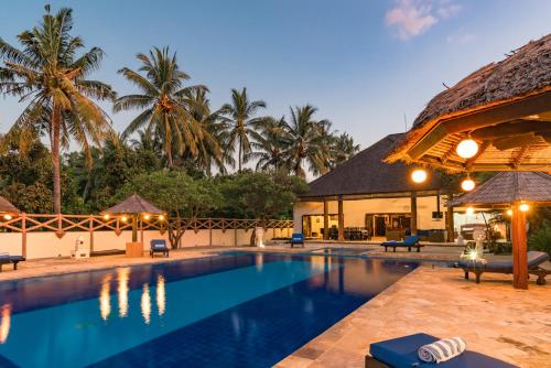 Piscina en o cerca de Villa Bukti Paradise- Captivating Beachfront Villa