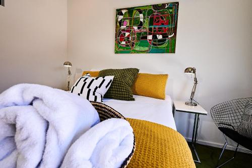 Postel nebo postele na pokoji v ubytování Mrs Owens Lofts