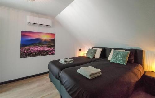 Postel nebo postele na pokoji v ubytování Cozy Home In Den Ham With Kitchen
