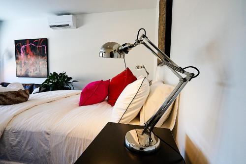 Postel nebo postele na pokoji v ubytování Mrs Owens Lofts
