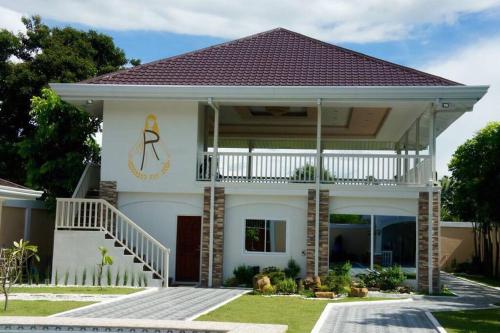 a house with a porch and a balcony at La Romana Countryside Haven in Anao