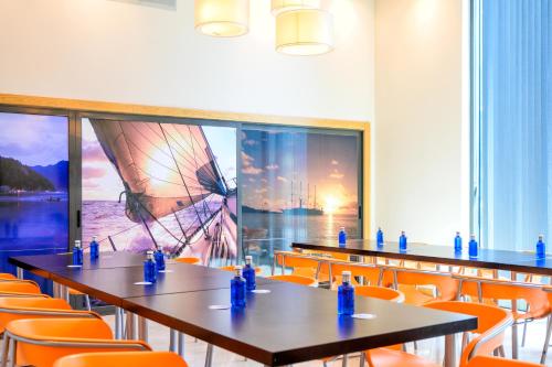 a conference room with tables and chairs and a large window at Hotel Restaurante El Valles 4 ESTRELLAS in Briviesca