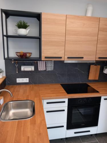 Η κουζίνα ή μικρή κουζίνα στο Gemini Apartman