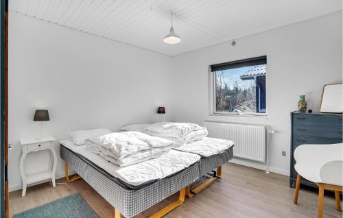 a bedroom with a bed and a desk and a window at Nice Home In Frvang With Wifi, 5 Bedrooms And Outdoor Swimming Pool in Fårvang