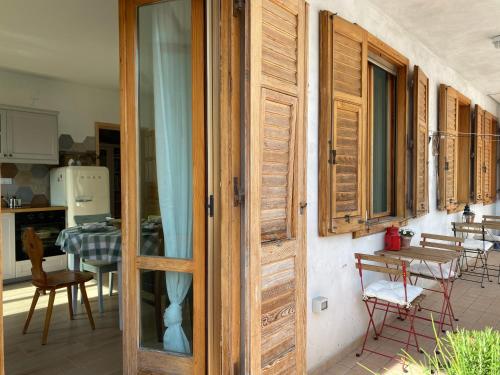 an open door to a patio with a table and chairs at B&B Antico Fienile in Gorizia