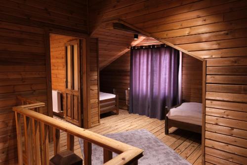 Кровать или кровати в номере Uludag Orman Koskleri