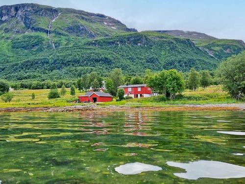 Billede fra billedgalleriet på 7 person holiday home in Rossfjordstraumen i Straumen