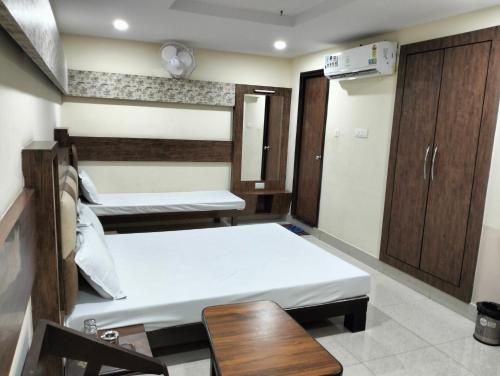 Cama o camas de una habitación en Hotel Shri Gourav