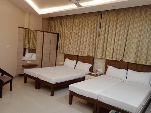 Cama o camas de una habitación en Hotel Shri Gourav