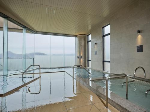 Πισίνα στο ή κοντά στο Lake Toya Tsuruga Resort HIKARINOUTA