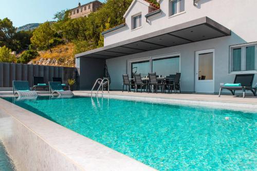 Villa Moon