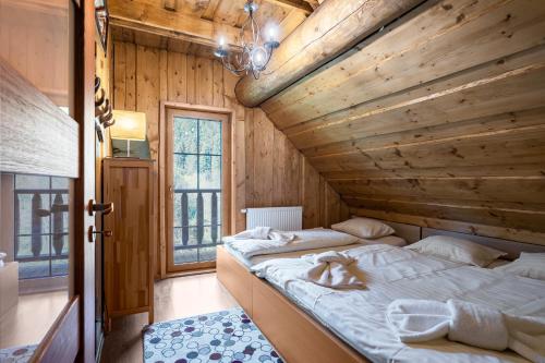 A bed or beds in a room at Chalet Durik Bystra-Jacuzzi-Sauna-Kids playground-Fire pit-Hiking