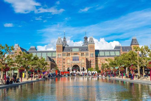 a building with a water fountain in front of it at Guesthouse at the Amstel river with 2BR 2BA and garden in Amstelveen