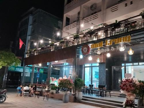 Afbeelding uit fotogalerij van Khách Sạn Mai Trang Sầm Sơn in Sầm Sơn