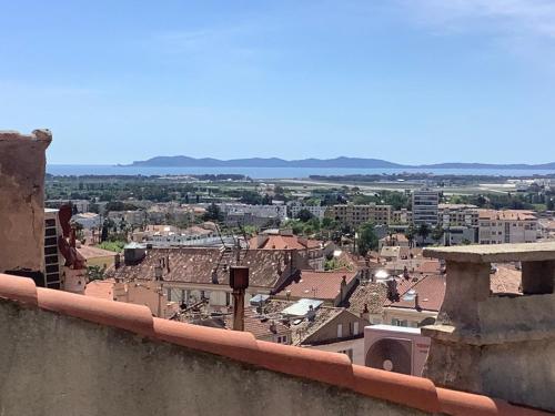 Photo de la galerie de l'établissement LES AMOUREUX DU VIEUX LAVOIR T3 Hyères Médiéval, à Hyères