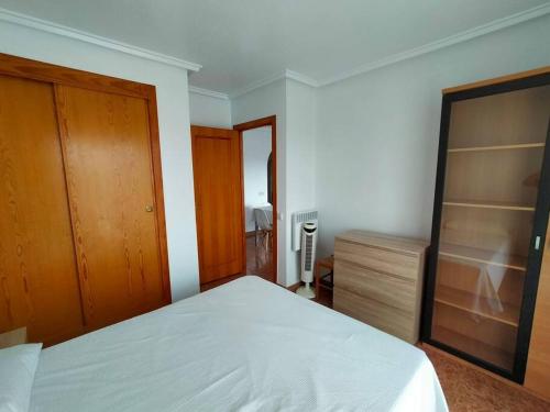 Postel nebo postele na pokoji v ubytování Superbe appartement avec piscine et terrasse VM43