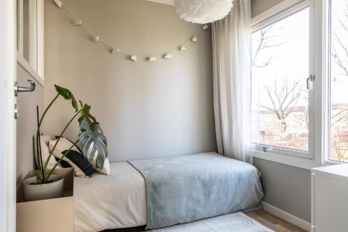 a bedroom with a bed and a window at Scandinavian apartment with 2 bedrooms and terrasse - close to Storo Storsenter and all public transport in Oslo