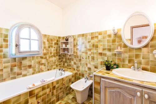 a bathroom with a tub and a sink and a mirror at VILLA ROCHE GRISE - Berre-les-Alpes in Berre-des-Alpes