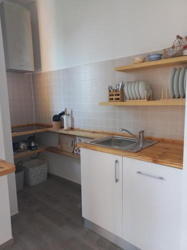 Kuchyň nebo kuchyňský kout v ubytování Appartamento Miralago con Giardino sul Lago