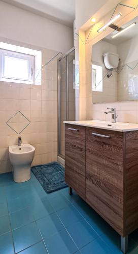 a bathroom with a sink and a shower and a toilet at Il Grecale - Piscina e Ombrellone spiaggia prima fila incluso in Marcelli