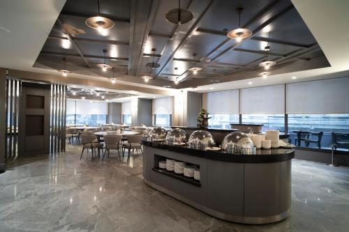 a lobby with a restaurant with tables and chairs at Arts Hotel Taksim in Istanbul