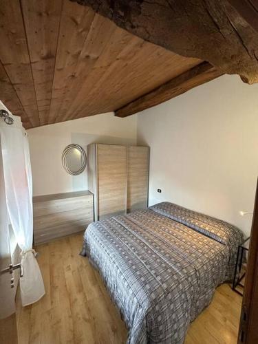 a bedroom with a bed and a wooden ceiling at Casa Vacanze Stezzano in Stezzano