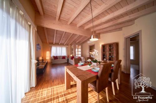 Khu vực ghế ngồi tại Appartamenti La Piazzetta