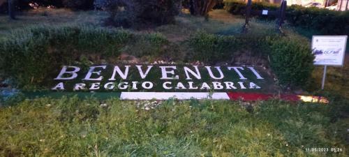 a sign for the entrance to bennington arizoria calidad at ToMa House in Pellaro