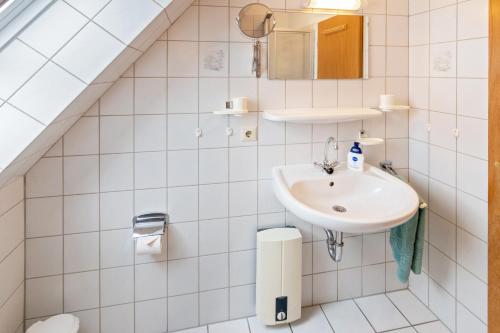 a bathroom with a sink and a toilet at Ferienwohnung Mareike in Dornum