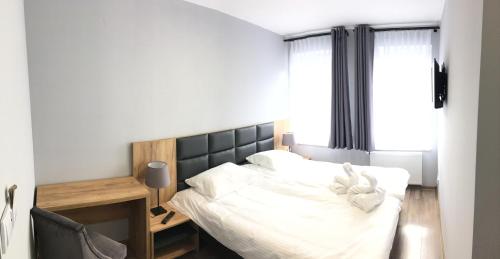 Una cama o camas en una habitación de Jurajska Przystań