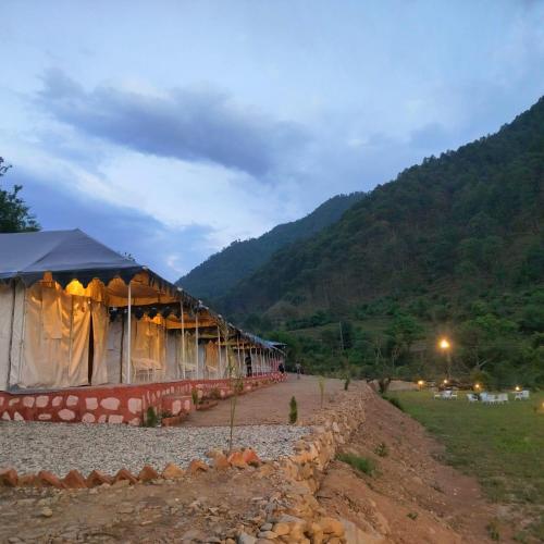 Luxury Hills, Barkot