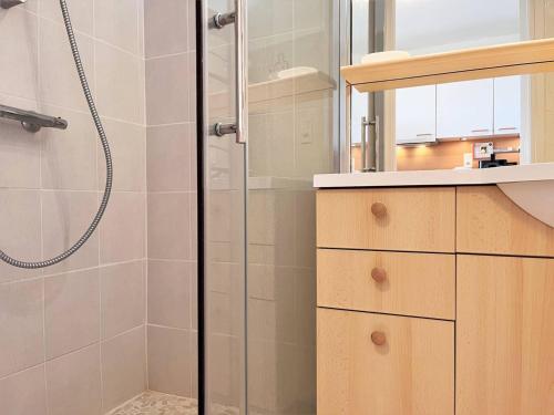 Kúpeľňa v ubytovaní Appartement 2 pièces climatisé avec parking proche plage - FR-1-251-463