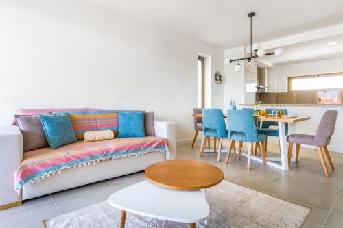 Oasis Mar Beach Apartment by Lisbeyond