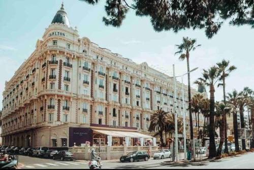 Perle Rare Été à Cannes Croisette Vue Mer Parking 4P plages 1mn Palais 5mn