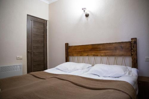 Postel nebo postele na pokoji v ubytování Noravank L-and-L