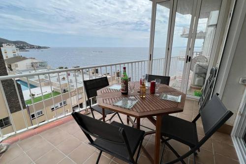Fotografie z fotogalerie ubytování Apartamento tres habitaciones con vistas al mar en roses v destinaci Roses